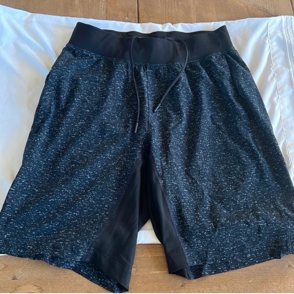 Lululemon Mens T.H.E. Size L Shorts with Liner